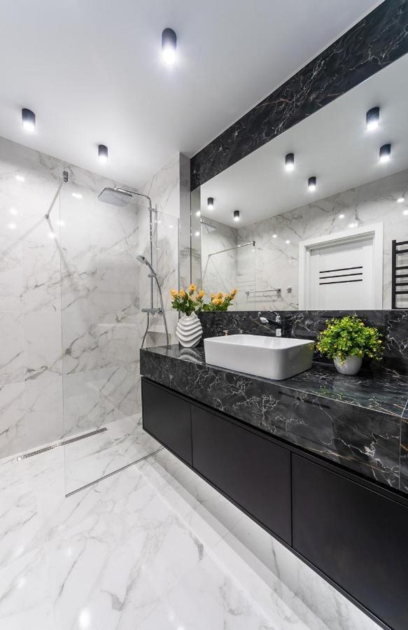 Seven: New Apartment with Designer Renovation on Dnipro Embankment Kyiv Exterior photo