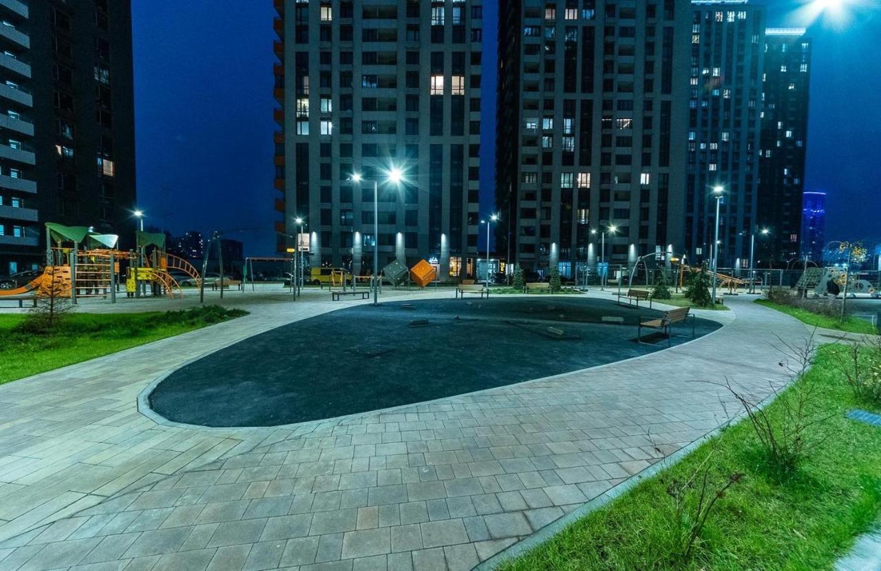 Seven: New Apartment with Designer Renovation on Dnipro Embankment Kyiv Exterior photo