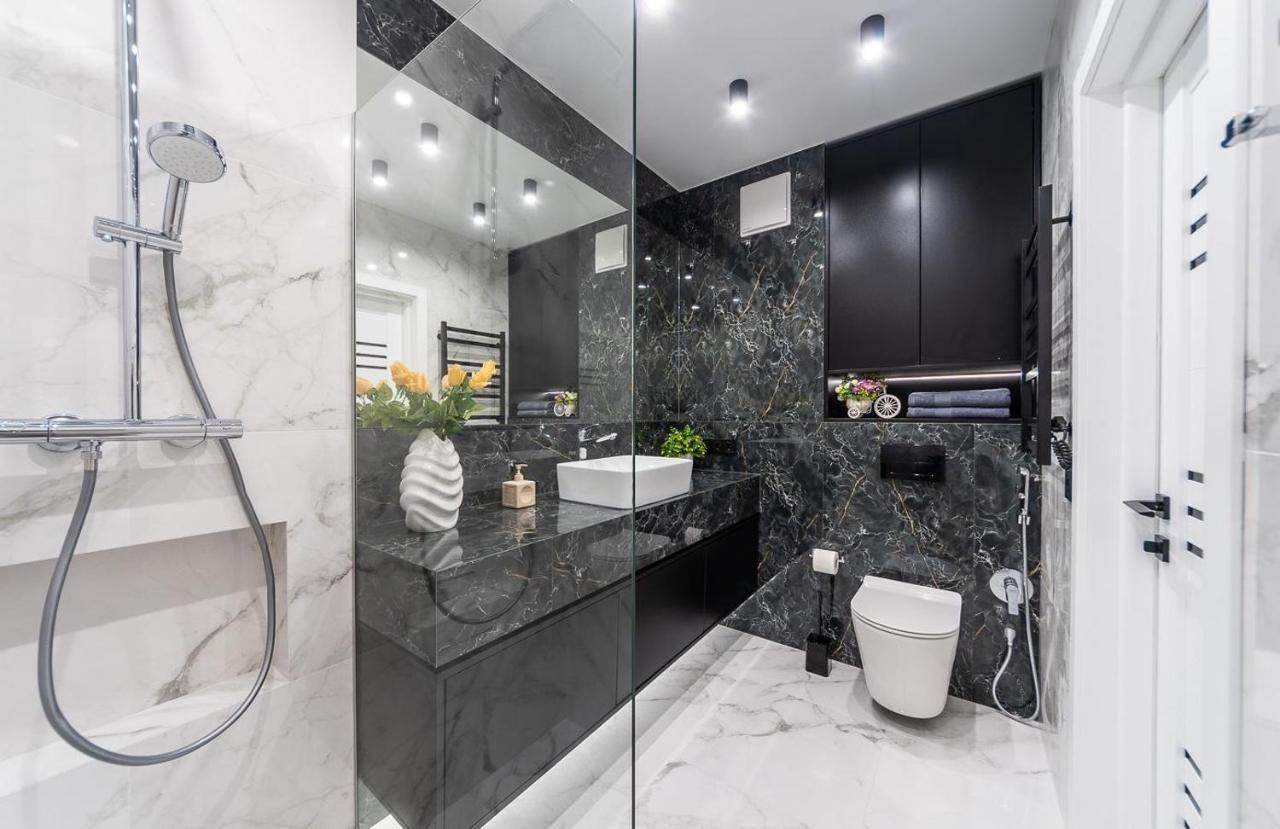 Seven: New Apartment with Designer Renovation on Dnipro Embankment Kyiv Exterior photo