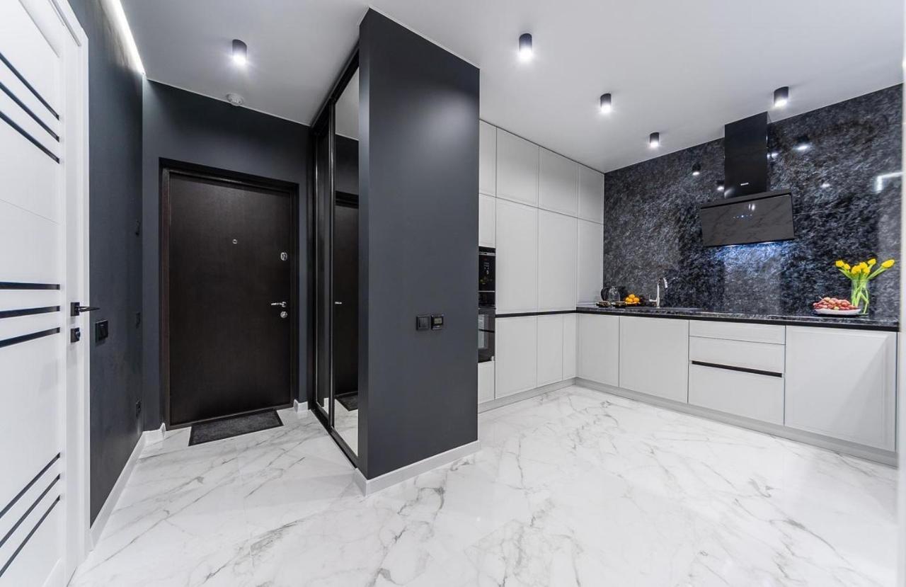 Seven: New Apartment with Designer Renovation on Dnipro Embankment Kyiv Exterior photo