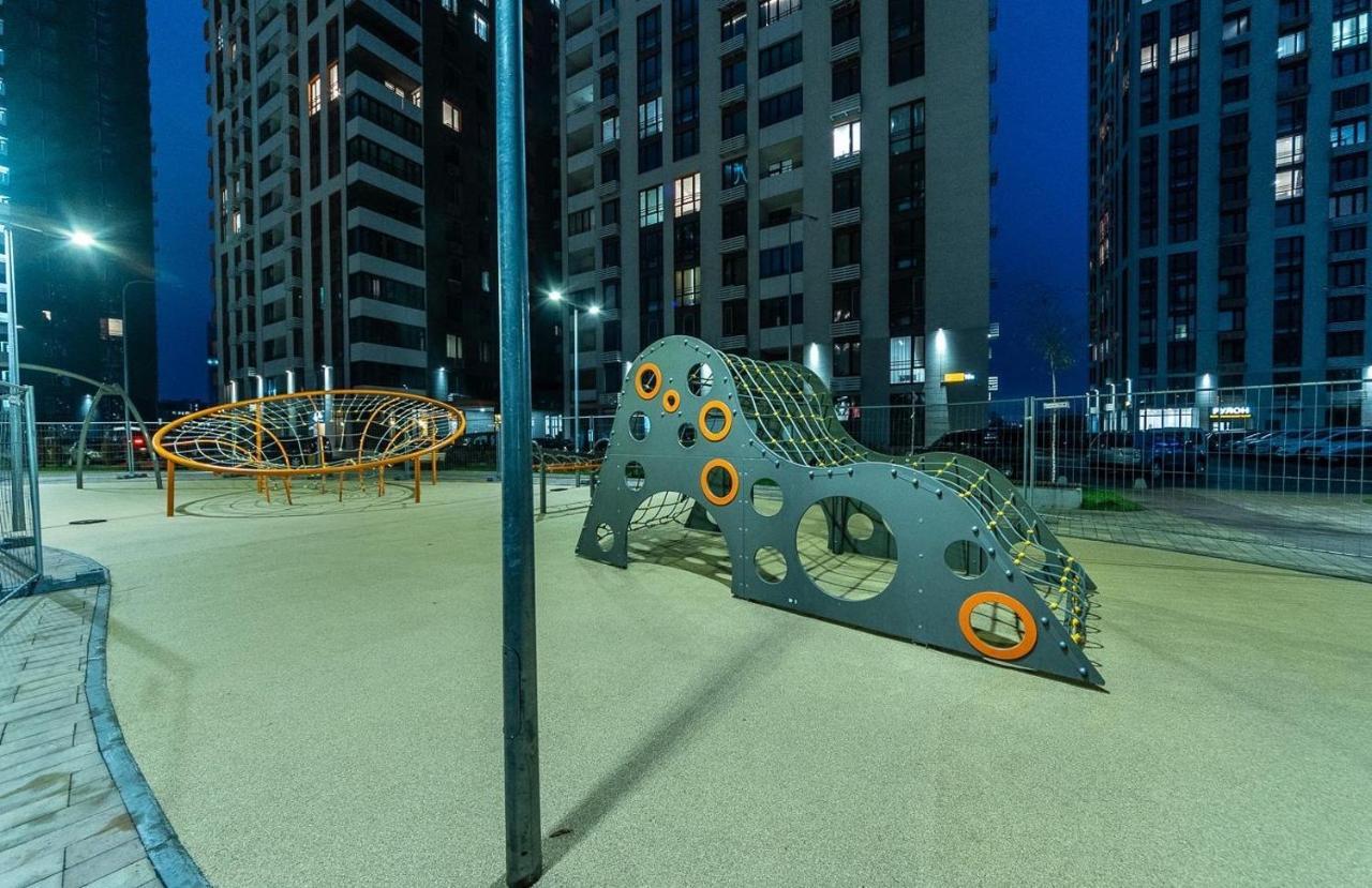 Seven: New Apartment with Designer Renovation on Dnipro Embankment Kyiv Exterior photo