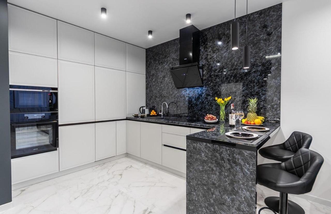 Seven: New Apartment with Designer Renovation on Dnipro Embankment Kyiv Exterior photo