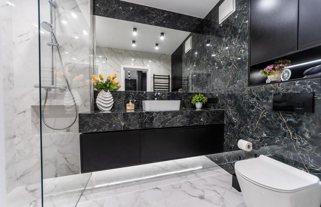 Seven: New Apartment with Designer Renovation on Dnipro Embankment Kyiv Exterior photo