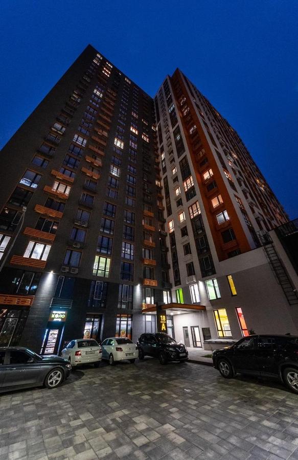 Seven: New Apartment with Designer Renovation on Dnipro Embankment Kyiv Exterior photo